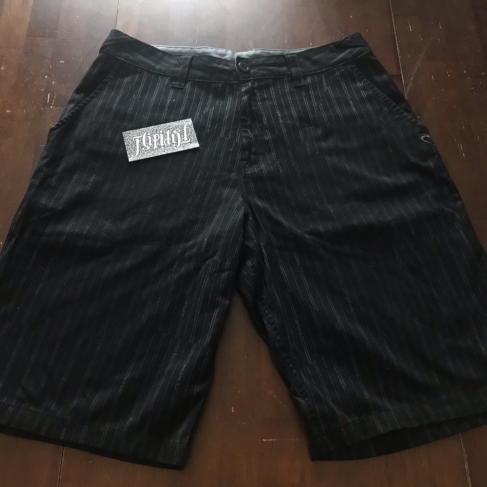 RIP CURL BLACK PINSTRIPE SURF/SKATE SHORTS 33